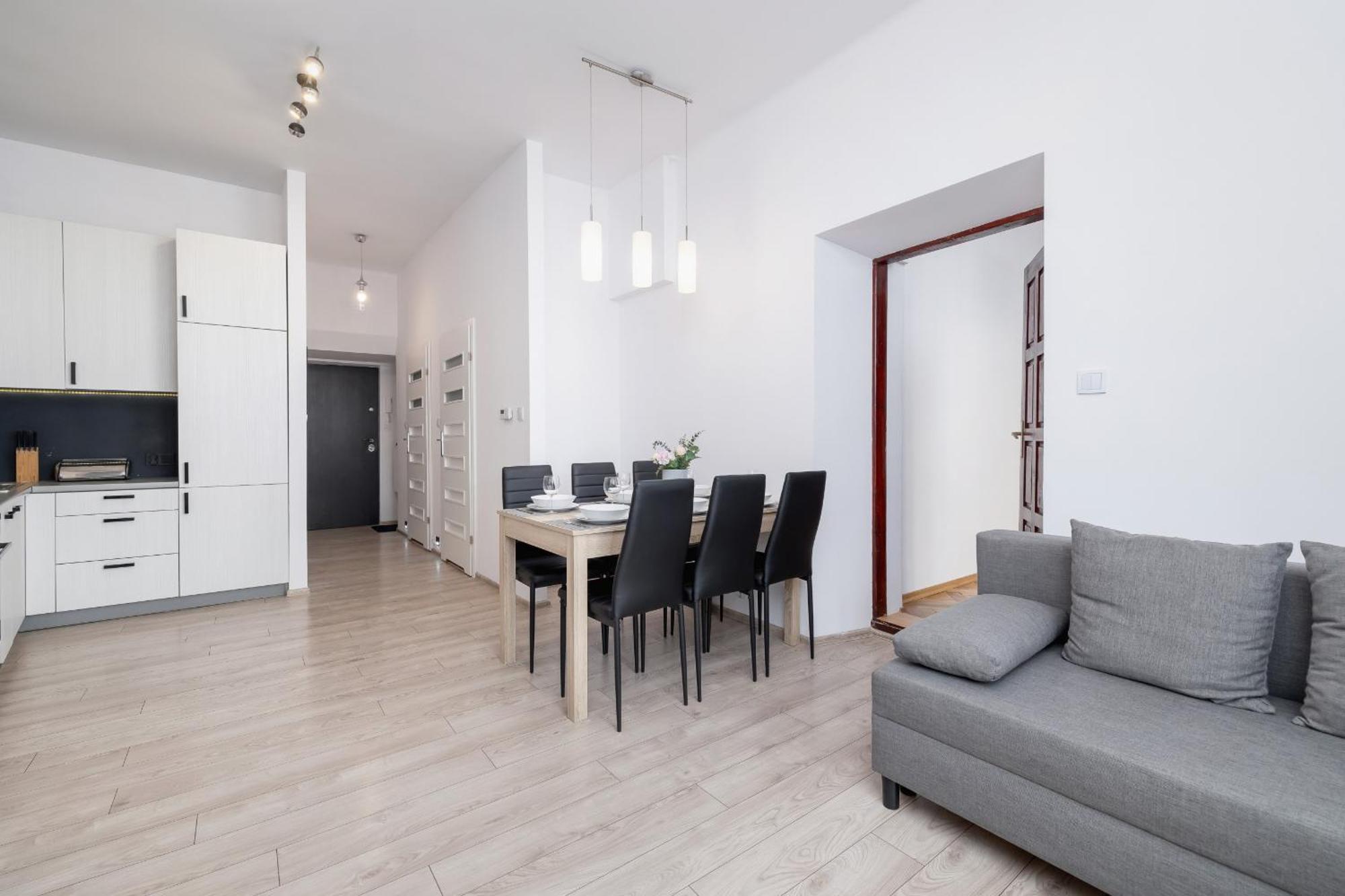 Spacious, 2 Bedrooms Cracow Centre By Renters Краків