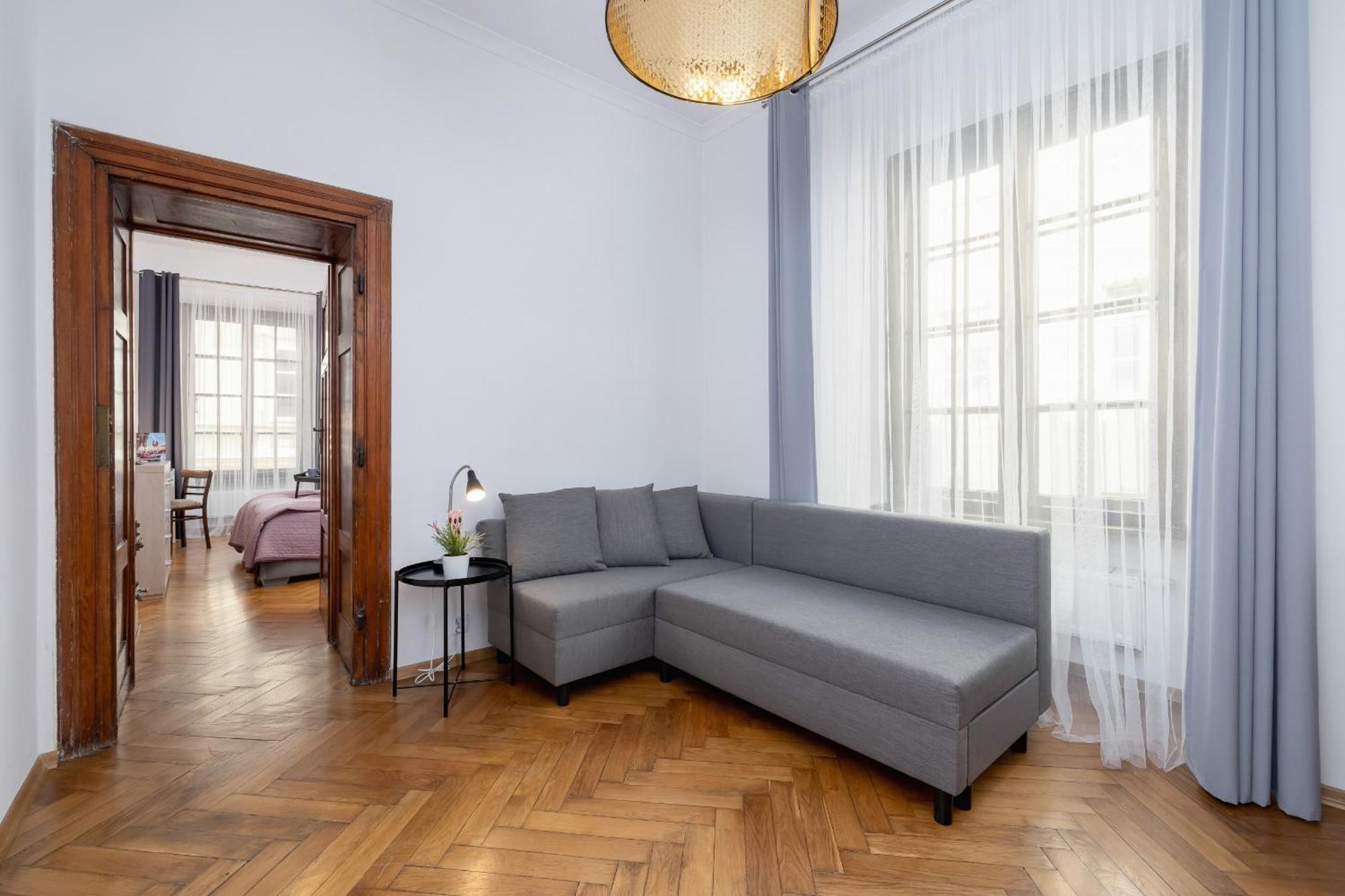 Spacious, 2 Bedrooms Cracow Centre By Renters Leilighet Krasków