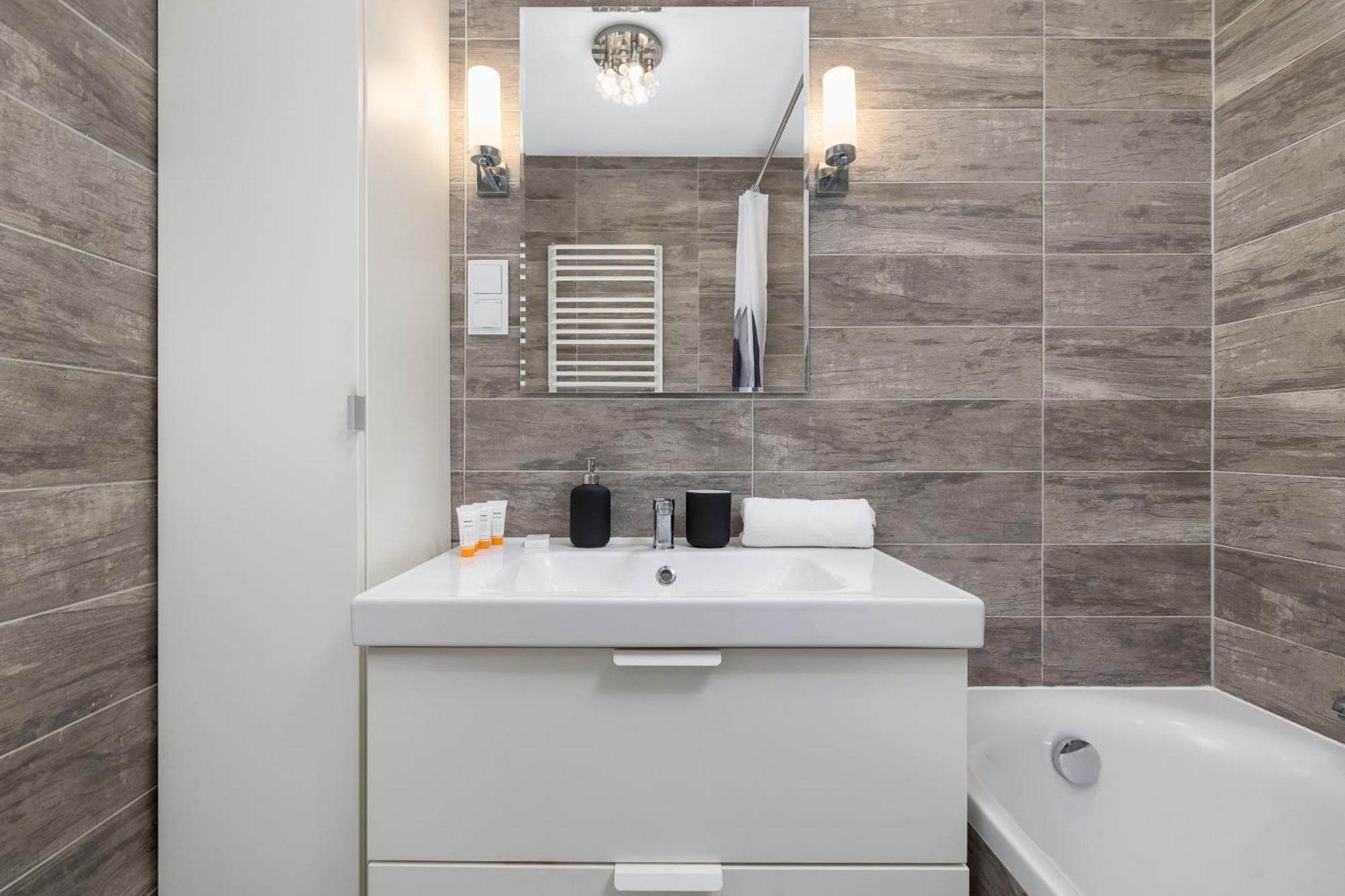 Spacious, 2 Bedrooms Cracow Centre By Renters