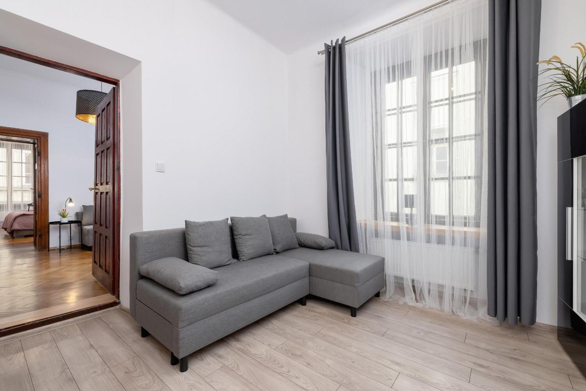 Spacious, 2 Bedrooms Cracow Centre By Renters Апартаменти *